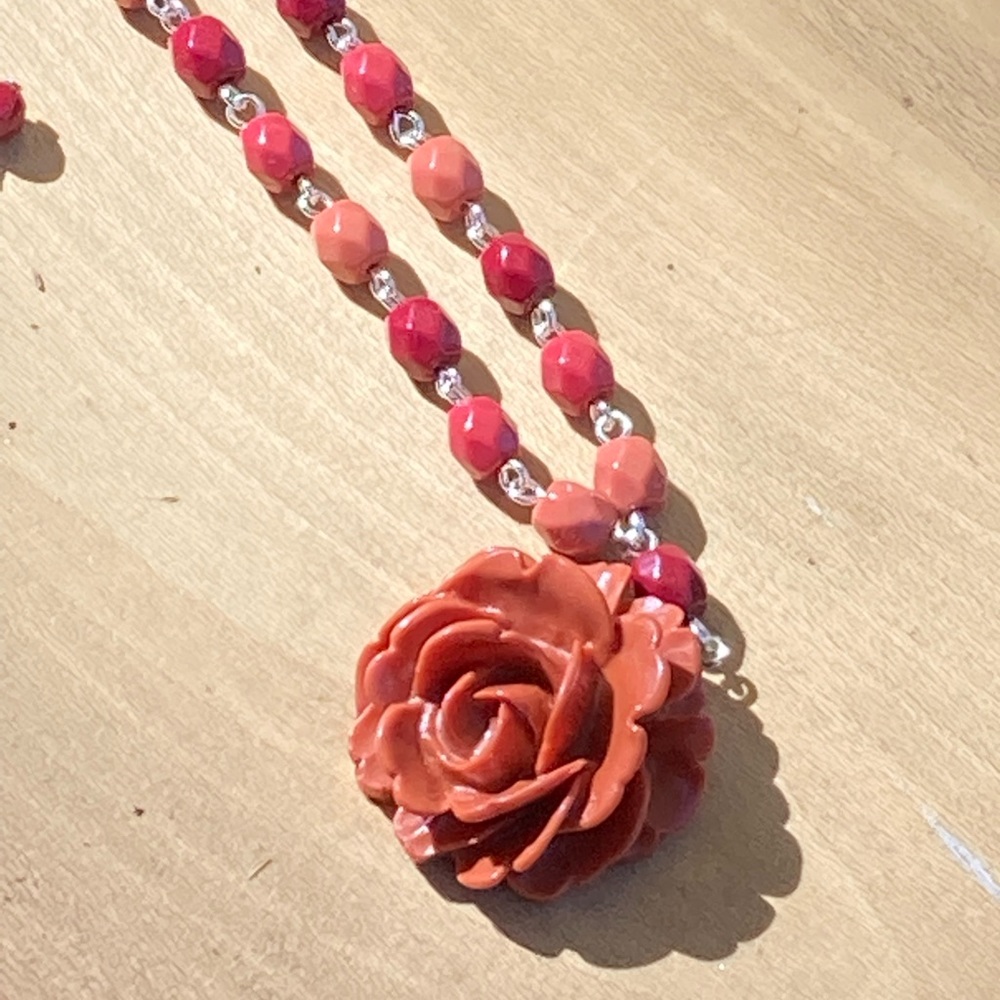 Gorgeous Avon Beaded Necklace!